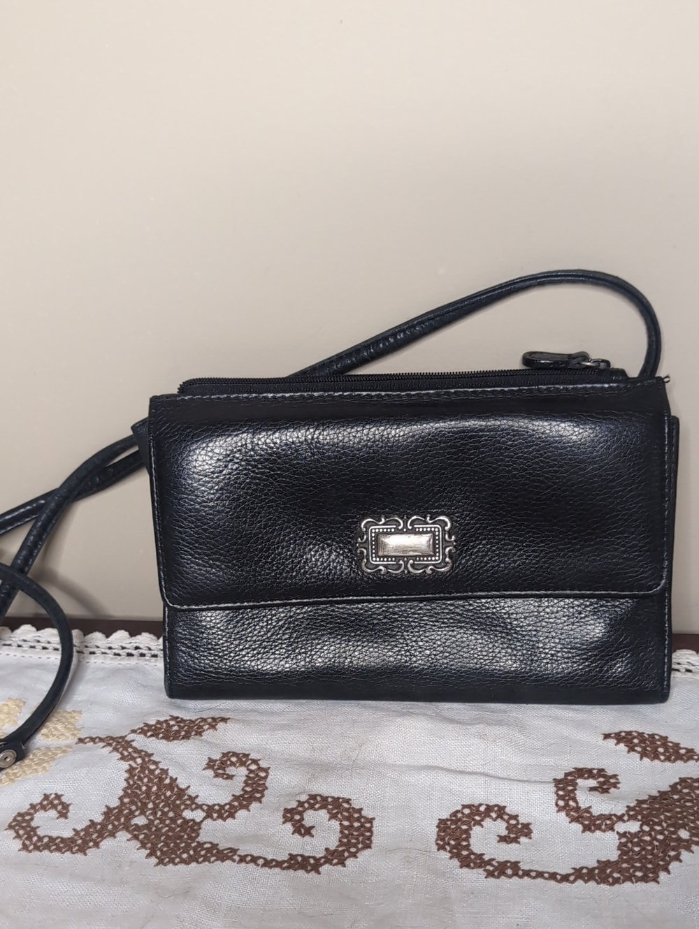 Fossil Black Leather Crossbody Wristlet Bag with Silver Accent
